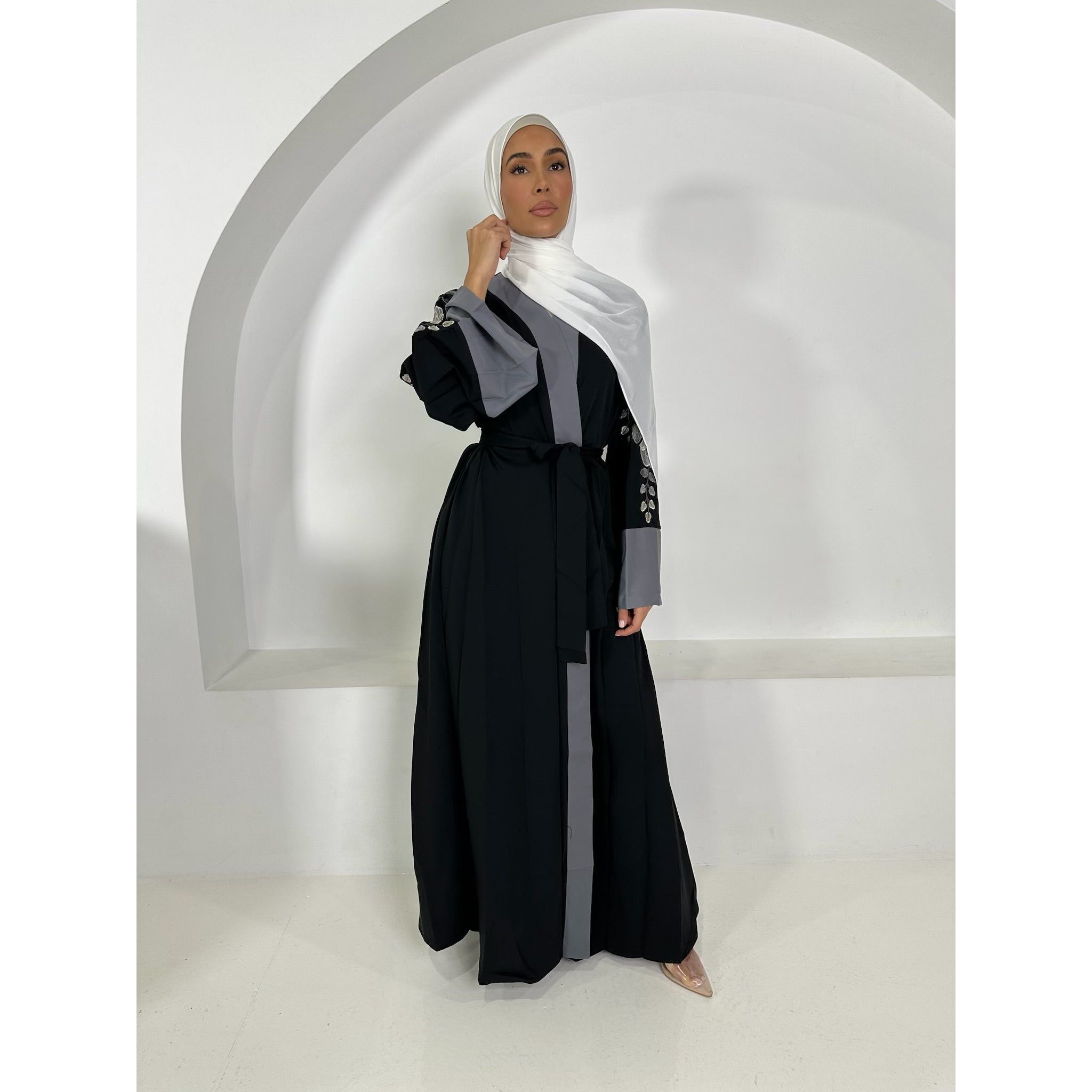 Yasmin Abaya in black