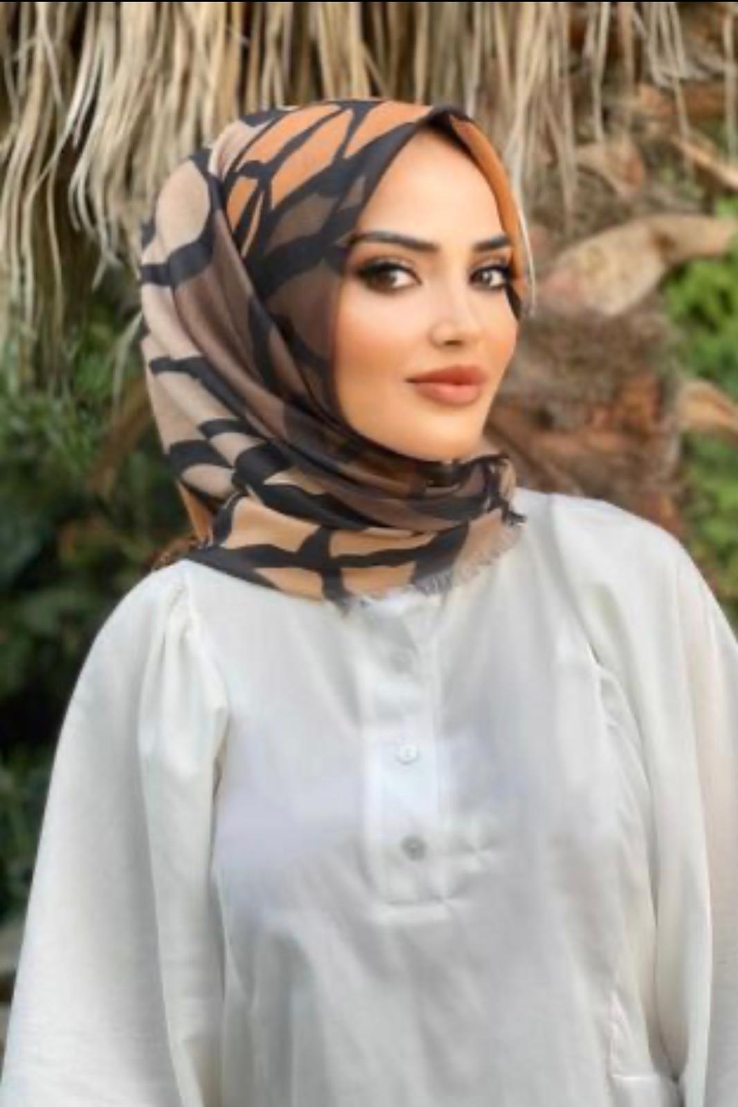 Square Hijab – Lightweight & Comfortable