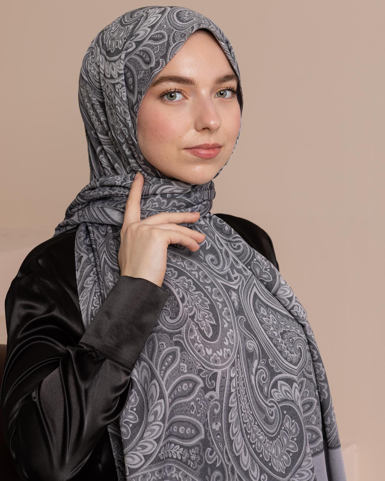 Regal Paisley Cotton Hijab – Soft, Breathable, Lightweight Everyday Scarf