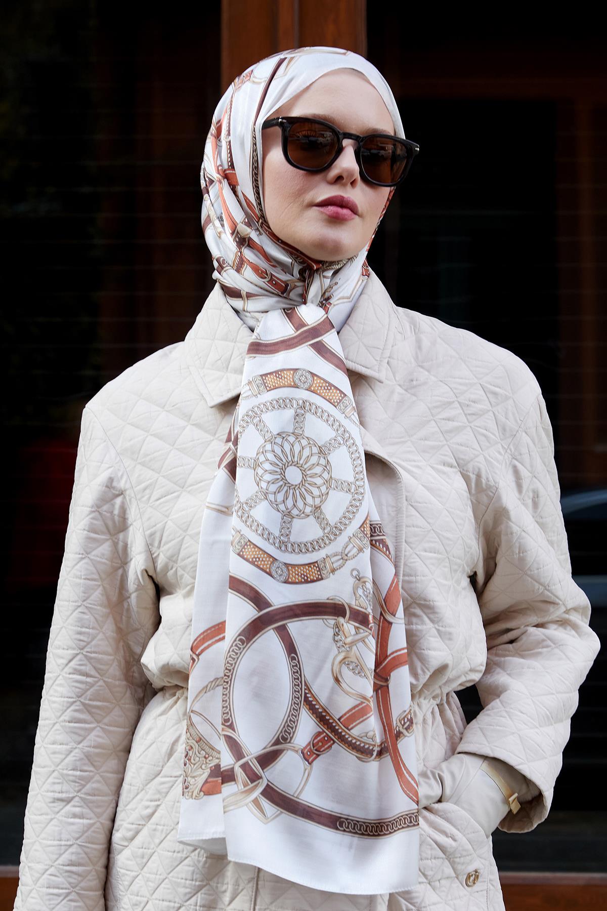 Chain pattern silk hijab