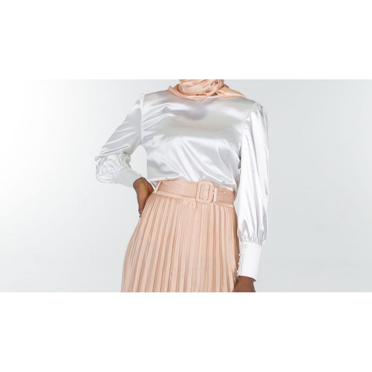 Puffed arm satin Top-white