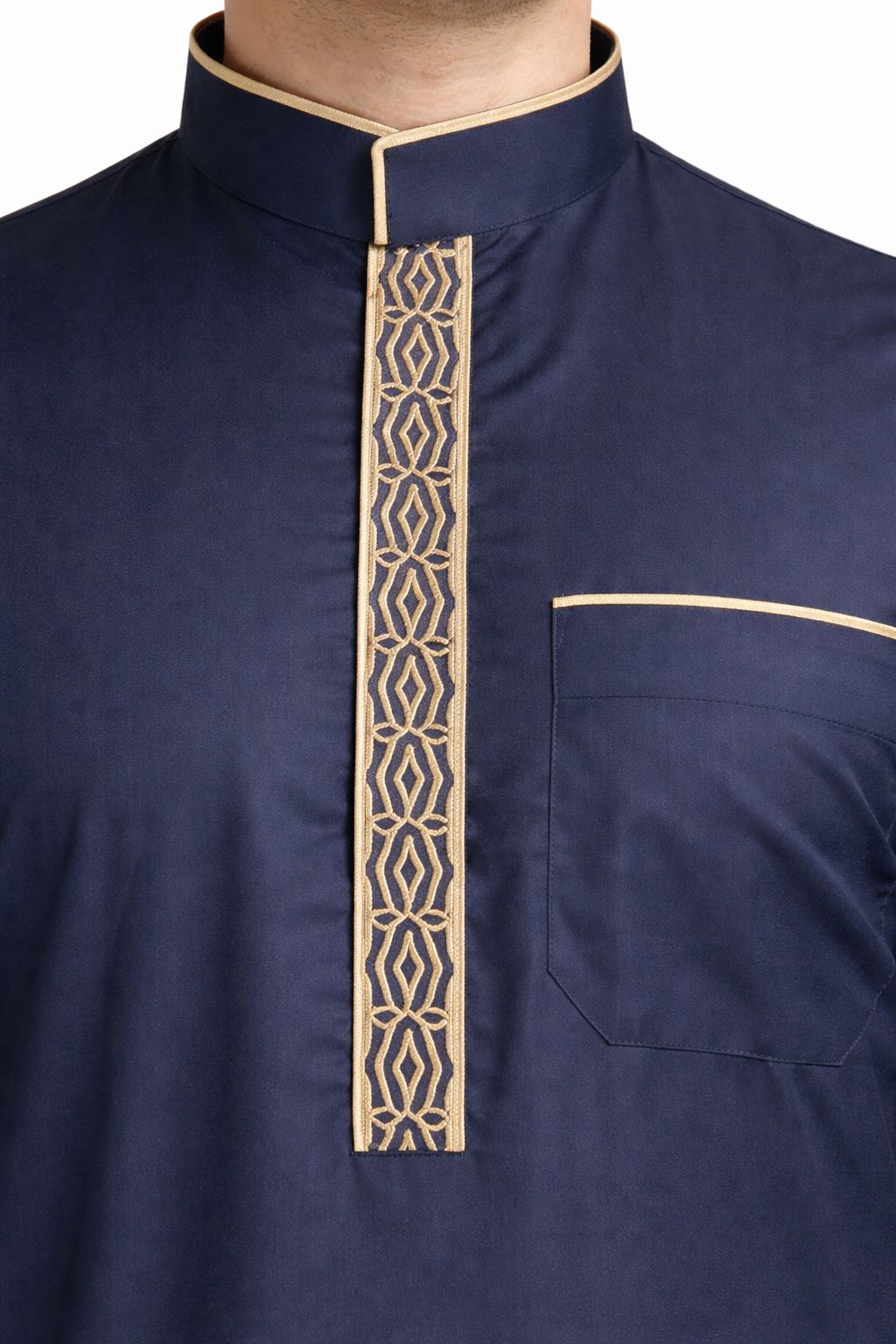 Elegant Men’s Collar Thobe with Embroidery