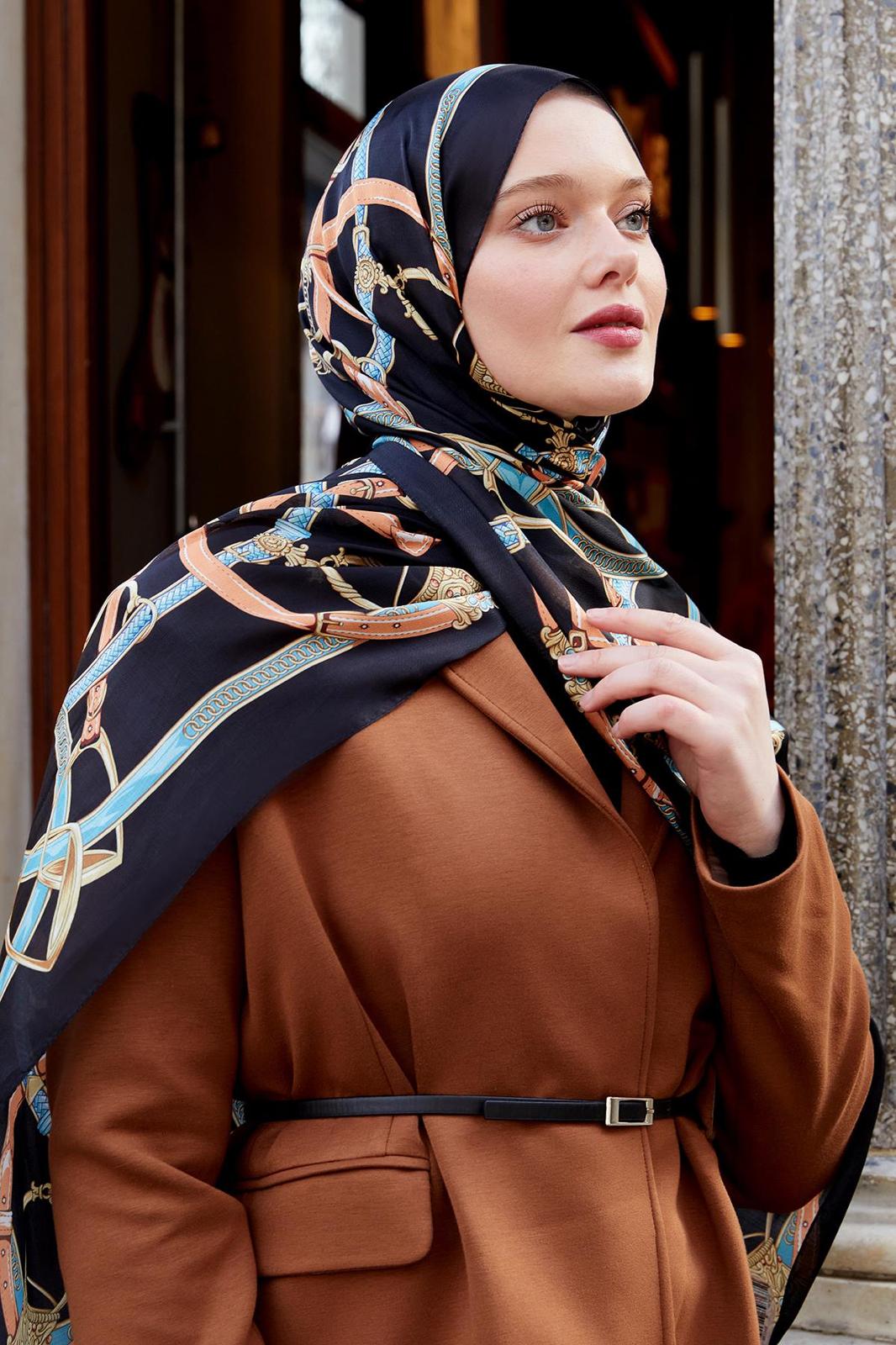 Equestrian Chain Print Silk Hijab - Classic Style