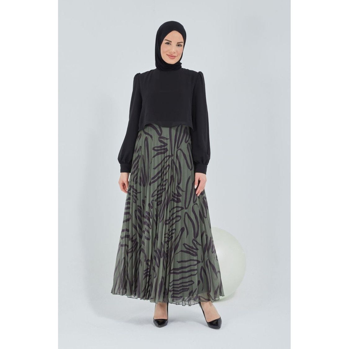 Like- two pieces dress green and black - Somah and Mikhail